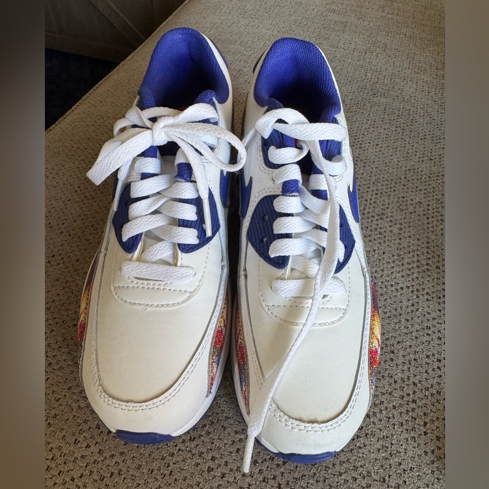 Nike Air Max Like New. Worn once to try on.